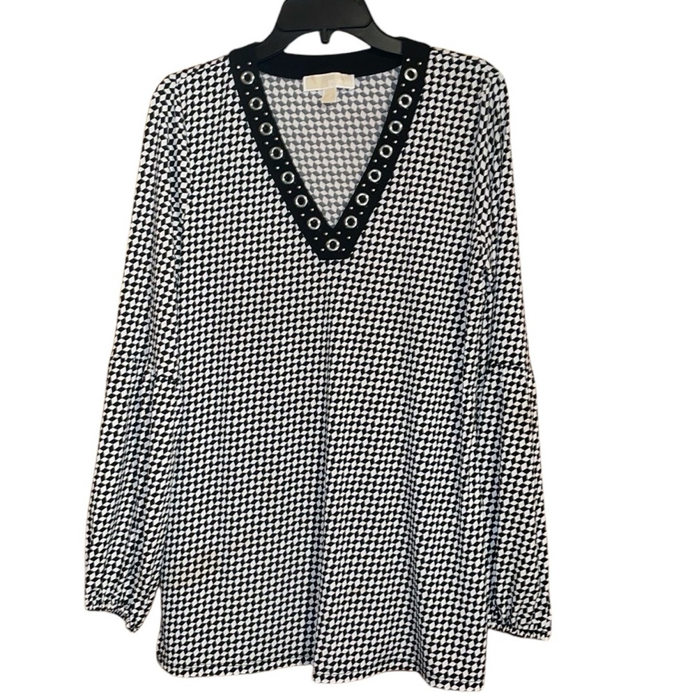 MICHAEL KORS•BLACK & WHITE HOODSTOOTH V NEVK SILVER STUDDED BLOUSE SIZE MEDIUM